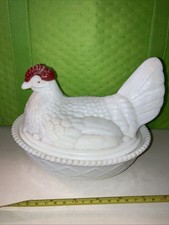 Prato coberto de vidro leitoso branco Westmoreland galinha no ninho comprar usado Prato coberto de vidro leitoso branco Westmoreland galinha no ninho comprar usado  Enviando para Brazil