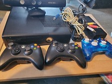 Console Xbox 360 preto com 3 controles remotos e sensor/cabos Kinect Xbox 360 comprar usado  Enviando para Brazil
