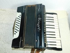 Instrument musique accordéon d'occasion  Expédié en France