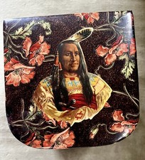FABULOSA CAIXA DE COLARES E PUNHOS DE CELULÓIDE VITORIANO COM IMAGEM NATIVA AMERICANA comprar usado  Enviando para Brazil