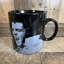 Caneca Elvis Presley By Joe Petruccio 3E Trading, LLC 20 oz Preta Grande comprar usado Caneca Elvis Presley By Joe Petruccio 3E Trading, LLC 20 oz Preta Grande comprar usado  Enviando para Brazil
