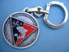 Augis keychain enamelie d'occasion  Expédié en Belgium