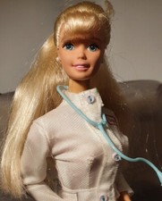Barbie pet doctor usato  Italia