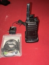 Rádio bidirecional Motorola RMU2040BHLAA com base de carregador, clipe de cinto e fone de ouvido  comprar usado  Enviando para Brazil