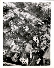 GA284 1953 U.P. Foto de fio CASAS ESMAGADAS EM CLEVELAND TWISTER TORNADO AÉREO comprar usado  Enviando para Brazil