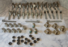 Lote enorme de fechaduras de porta de vitrine de vidro deslizante Itália vintage com algumas chaves comprar usado  Enviando para Brazil