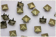 Borchie piramide con usato  Brescia