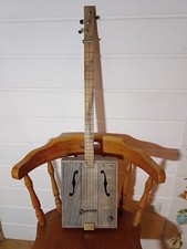Cigar box guitar d'occasion  Mareuil-Caubert
