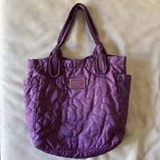 Bolsa tote Marc Jacobs roxa náilon clássica grande acolchoada logotipo letras 12,5” X 16” comprar usado  Enviando para Brazil