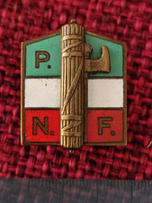 Distintivo pnf partito usato  Augusta