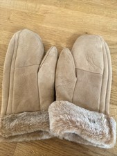 Sheepskin mittens gloves for sale Sheepskin mittens gloves for sale  BOAT OF GARTEN