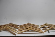 Usado, Lote de 16 cabides de madeira barra de calças roupas curvas calças naturais pesadas comprar usado  Enviando para Brazil