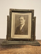 Moldura para foto vintage década de 1920 art déco madeira balanço homem comprar usado Moldura para foto vintage década de 1920 art déco madeira balanço homem comprar usado  Enviando para Brazil