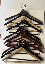 Lote de 11 cabides de madeira Nordstrom Neimans Brooks Bros Etc barra de bloqueio giratória comprar usado  Enviando para Brazil