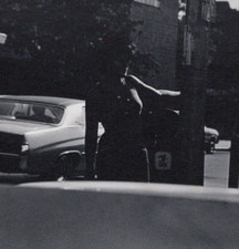 MULHER NO PÓLO - Cabine telefônica e caixa de correio sombras NYC 1977 fotografia prata gelatina, usado comprar usado  Enviando para Brazil