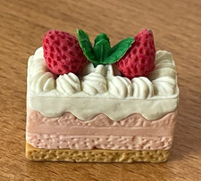Miniature strawberry cake d'occasion  Expédié en Belgium