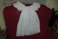 Robe brodée main d'occasion  La Garde