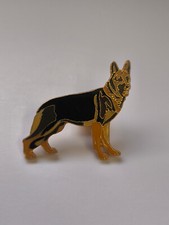 Pin badge chien d'occasion  Les Clayes-sous-Bois