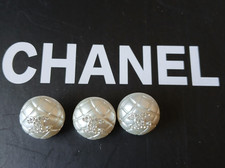 Set of 3 Chanel CC Logo Buttons, White, 18mm Acrylic na sprzedaż Set of 3 Chanel CC Logo Buttons, White, 18mm Acrylic na sprzedaż  PL