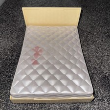 Móveis para bonecas RAINBOW HIGH - Cama com cabeceira de reposição comprar usado  Enviando para Brazil