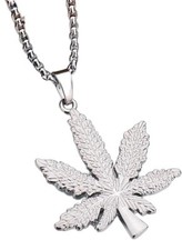 Collana marijuana argentata usato  Genova