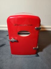 Refrigerador rojo retro mini frigidaire EFMIS175 tiene capacidad para 9 latas eléctrico o automóvil segunda mano  Embacar hacia Mexico