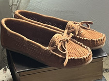 Women minnetonka moccasins for sale  Monroeville