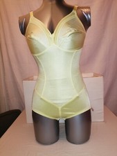 Body triumph jaune d'occasion Body triumph jaune d'occasion  Paris XVIII