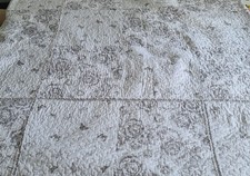 Quilted kingsize bedspread for sale  SWINDON