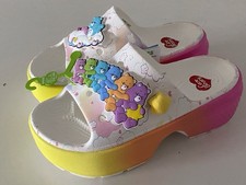 Sandalias de plataforma Crocs Care Bears Stomp Slide con Jibbitz para mujer talla 7 NUEVAS segunda mano  Embacar hacia Mexico