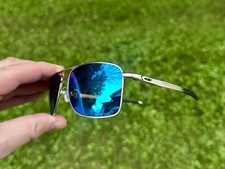 Óculos de sol Oakley calibre 8 prata/azul claro polarizado incluindo estojo comprar usado Óculos de sol Oakley calibre 8 prata/azul claro polarizado incluindo estojo comprar usado  Enviando para Brazil