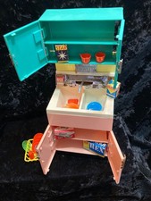 Armário de pia de leitura vintage luxo década de 1960 Barbie cozinha com bandeja de água e acessório comprar usado  Enviando para Brazil