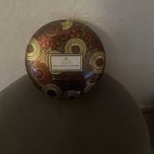 Candela voluspa 340g usato  Spedire a Italy