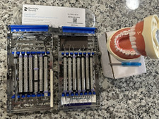 Usado, Kit de instrumentos de higiene dental Hu-Friedy cassete + inserção Cavitron 30K + Typodont comprar usado  Enviando para Brazil
