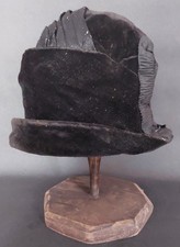 Chapeau cloche velours d'occasion  Monts-sur-Guesnes