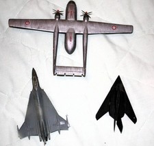 Lote de 3 aviones escala 1/144. FX 16, F-117 y Flying Box Car. segunda mano  Embacar hacia Mexico
