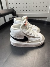 BLAZER NIKE MENINO CRIANÇA MÉDIO 77 BEBÊ BRANCO/PRETO- DA4088-100 Tamanho 5c comprar usado BLAZER NIKE MENINO CRIANÇA MÉDIO 77 BEBÊ BRANCO/PRETO- DA4088-100 Tamanho 5c comprar usado  Enviando para Brazil