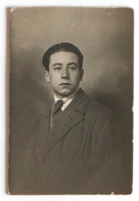 Elegant young man d'occasion  Expédié en Belgium