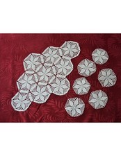 Set centrini realizzati usato Set centrini realizzati usato  Gorizia