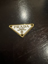 Prada button tag d'occasion  Expédié en Belgium