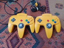 Lote de 2 controles oficiais Nintendo 64 N64 autêntico AMARELO BOM BASTÃO testado comprar usado  Enviando para Brazil