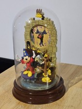 TÍTULO: Disney Mickey Mouse Fantasia Sorcerer’s Apprentice Clock Under Glass Dome, usado comprar usado  Enviando para Brazil