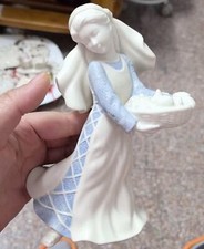 Cerâmica colecionável Lenox First Blessing Nativity Fruit Market Maiden 7" comprar usado  Enviando para Brazil