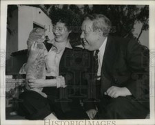 1945 Press Photo Charles Laughton e Elsa Lanchester em Santa Monica, CA comprar usado  Enviando para Brazil