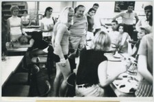 Los Majorette En Un Restaurantes Marseillais. 1966, usado comprar usado  Enviando para Brazil