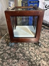 Lindo armário Bombay Company vintage de vidro e madeira bem preservado comprar usado Lindo armário Bombay Company vintage de vidro e madeira bem preservado comprar usado  Enviando para Brazil