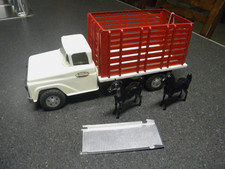 Usado, 1958 Tonka Farms High Rack cama de estaca caminhão com rampa + 2 cavalos comprar usado  Enviando para Brazil
