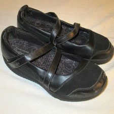 Sapatos femininos Skechers de couro preto moldados para caminhada Mary Jane tamanho 8 comprar usado  Enviando para Brazil