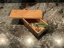 Isca de pesca vintage Heddon 100 CAIXA DE MADEIRA isca antiga caixa de equipamento ESTADO! Baixo, usado comprar usado  Enviando para Brazil