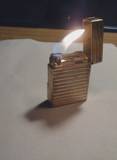 Ancien petit briquet d'occasion  Montréal